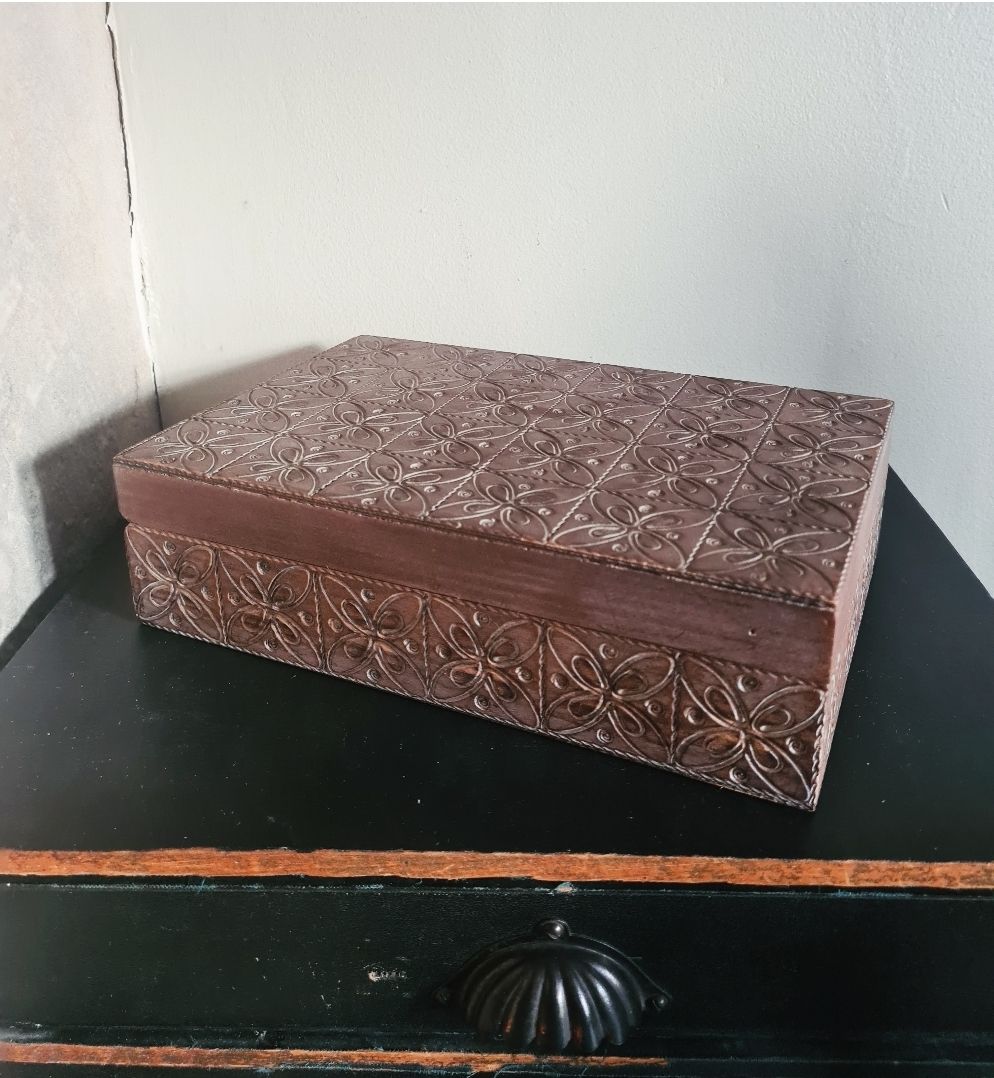 Vintage carved wooden Vanity/jewellery box (1990)