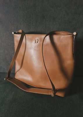 Vintage Etienne Aigner tan leather shoulder bag RRP£300~£400