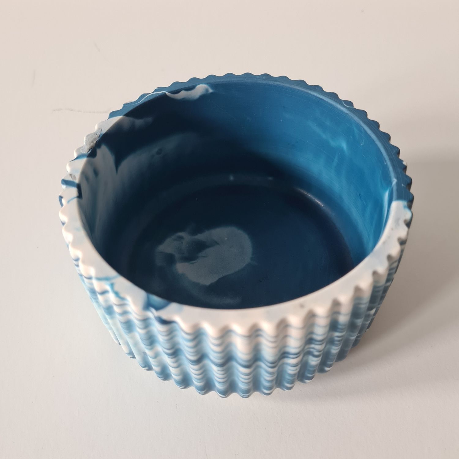 Ribbed resin bowl