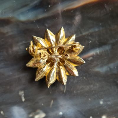 Vintage high end designer Nina Ricci dahlia brooch