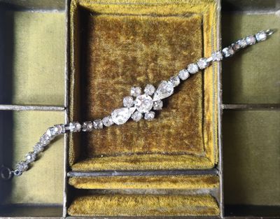 Beautiful vintage crystal bracelet