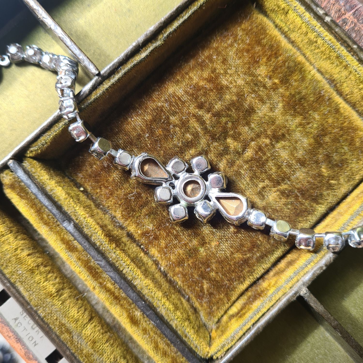 Beautiful vintage crystal bracelet