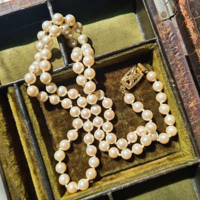 MONET vintage oyster Pearl necklace