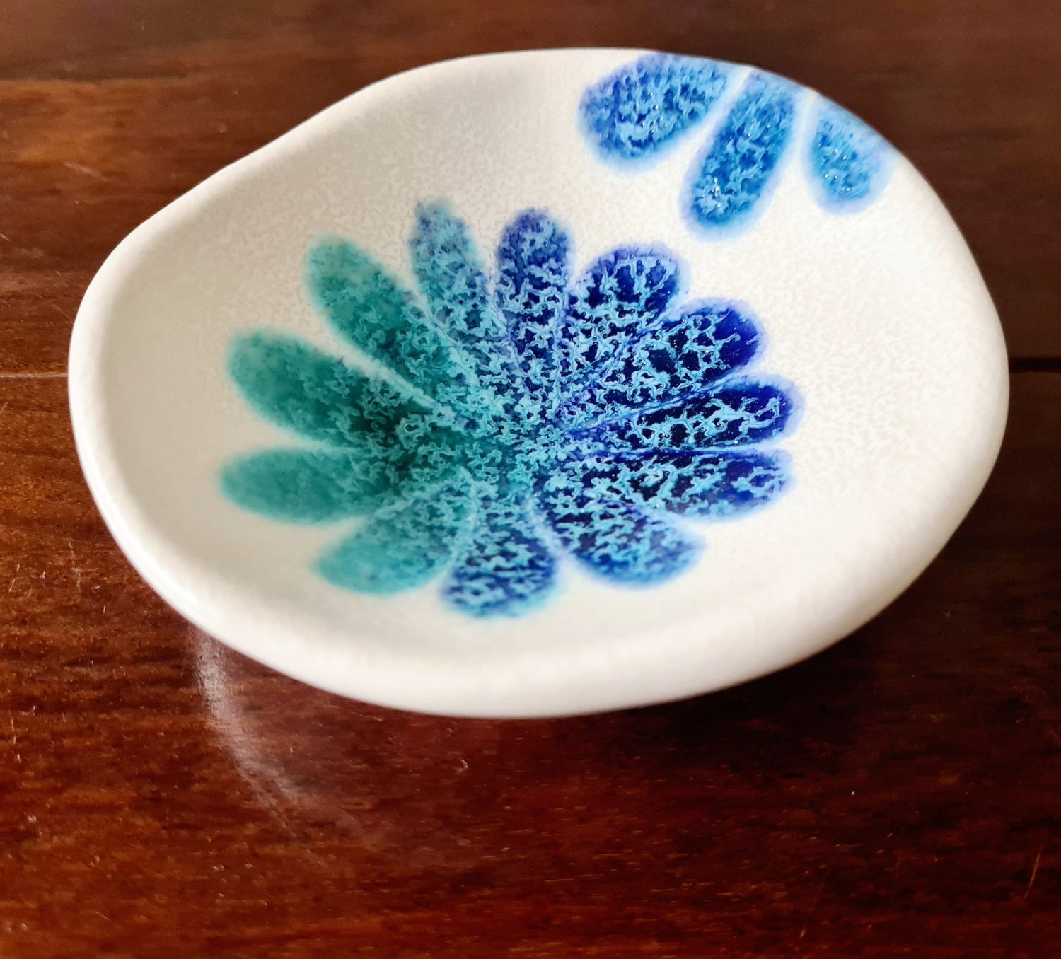 Greek Balla hand painted daisy trinket dish