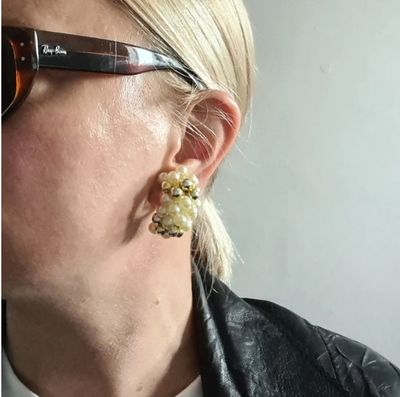 Incredible 80's pearl cluster clip on earrings