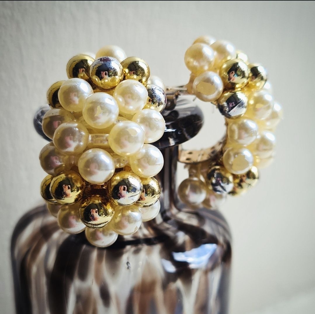 Incredible 80's pearl cluster clip on earrings