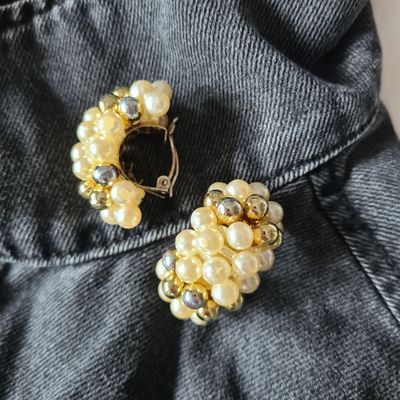 Incredible 80's pearl cluster clip on earrings