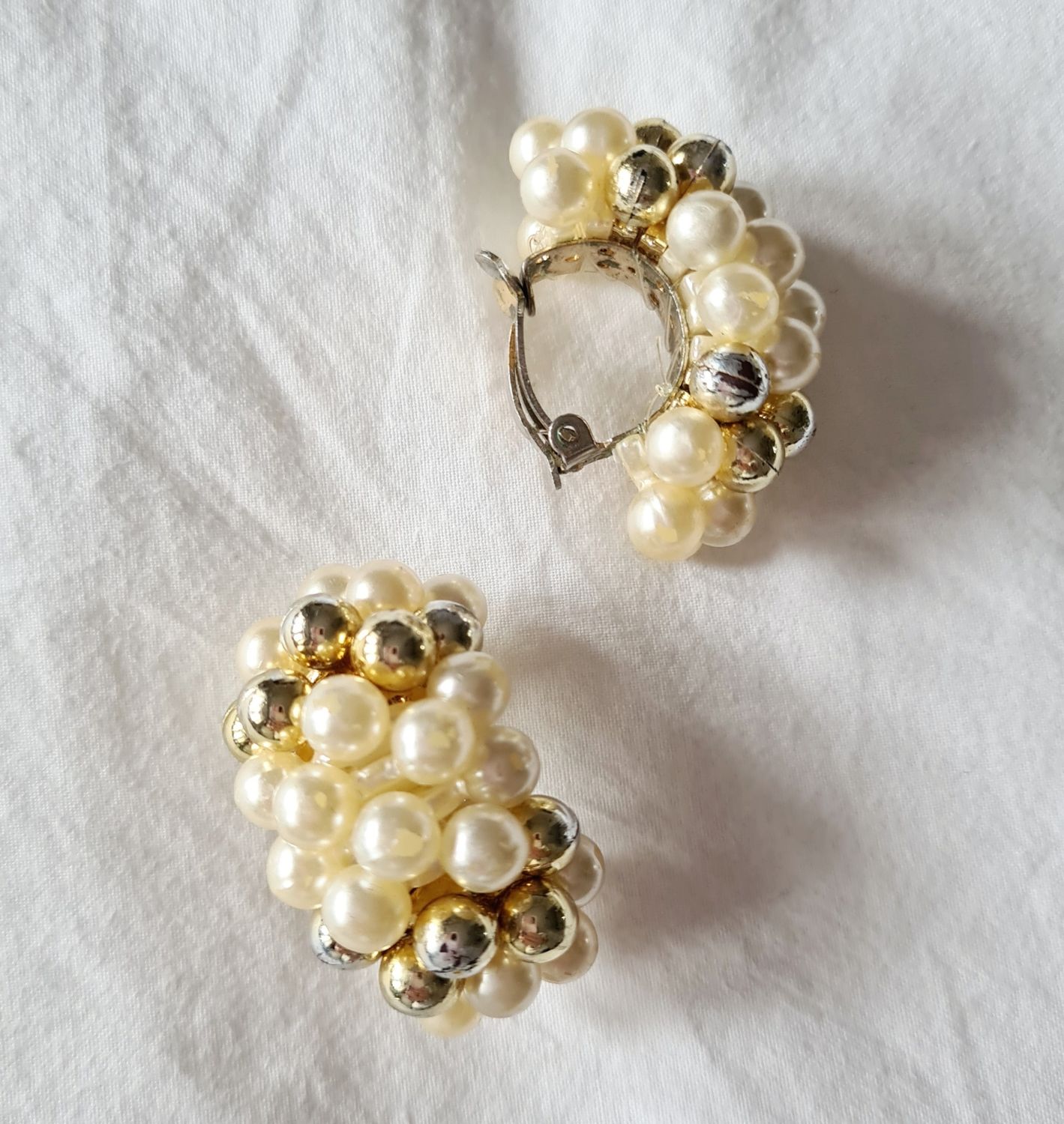 Incredible 80's pearl cluster clip on earrings