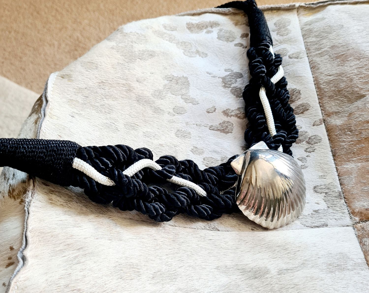 Stylish vintage Shell &amp; rope design belt