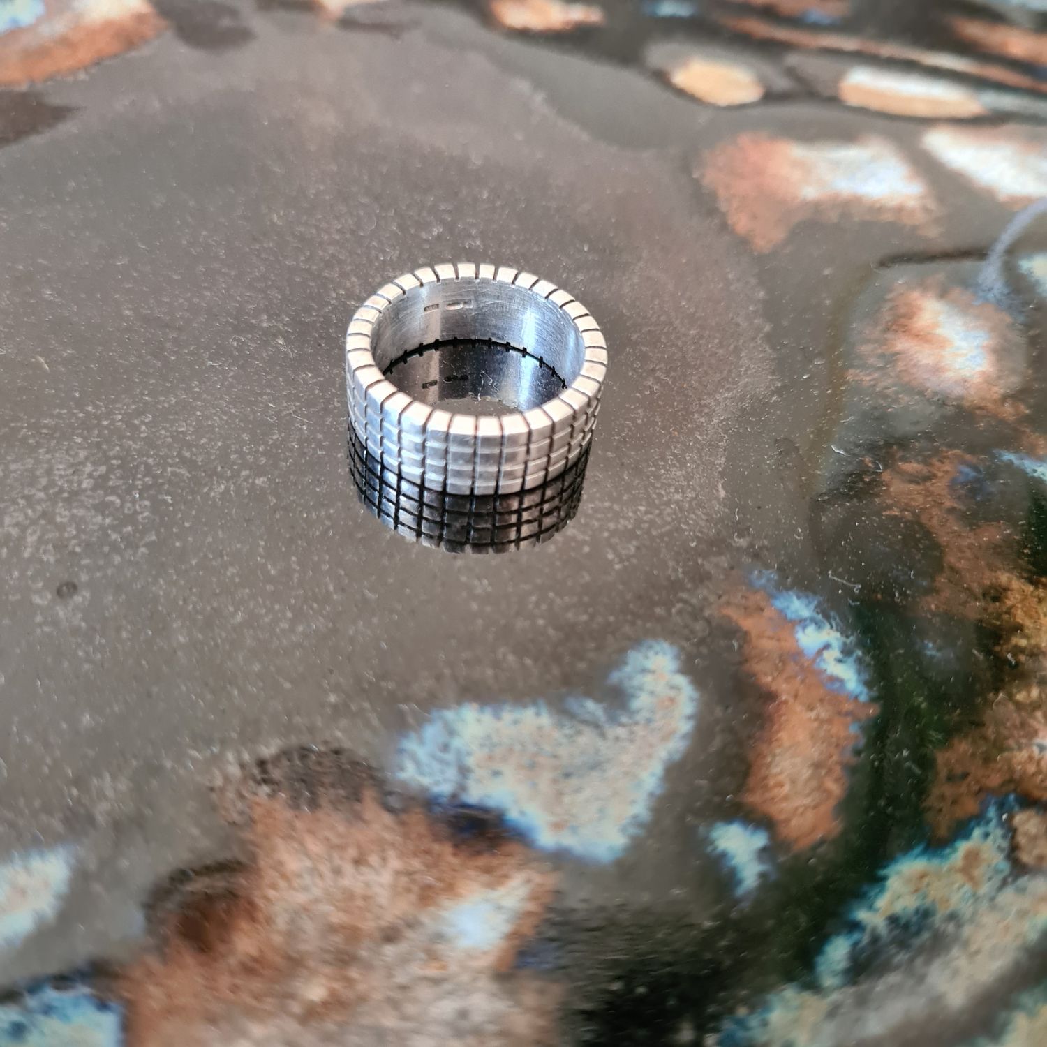 Artisan geometric design silver band
