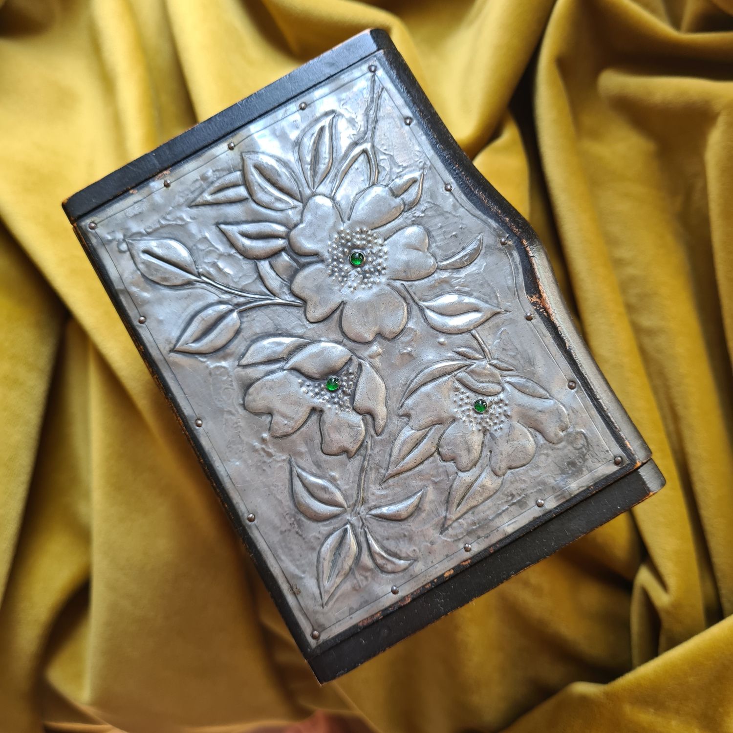 Arts &amp; Crafts jewellery/Trinket box