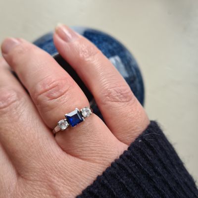 Stunning Art Deco Sapphire trilogy ring