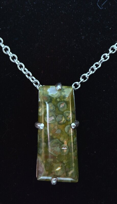 Green rectangular pendent