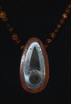 Obsidian pendent with cats eye chain