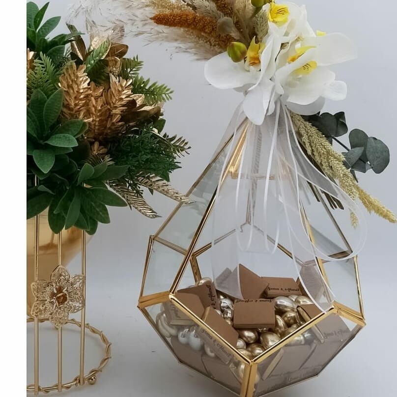 Boite pyramide avec chocolat 
