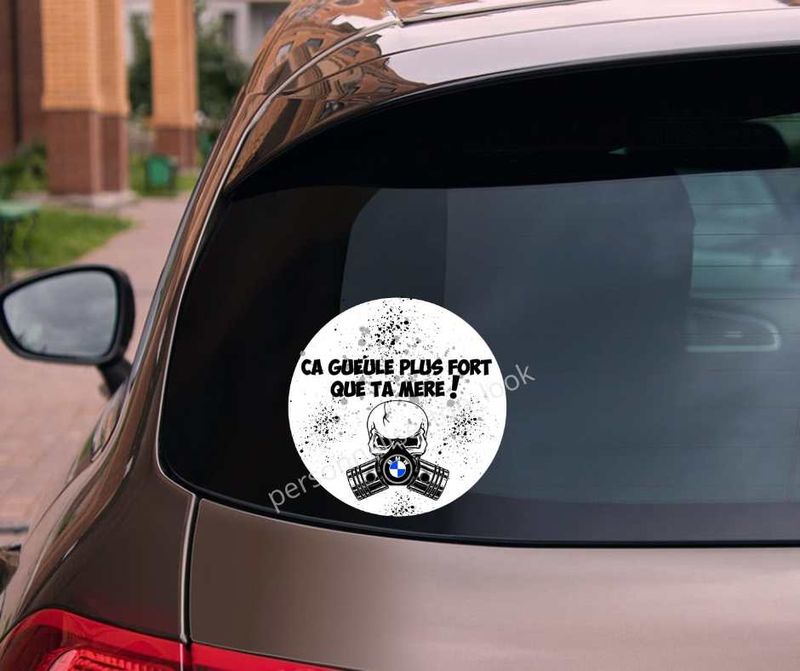 Stickers BMW humour " Ca gueule plus fort que ta mère ! "