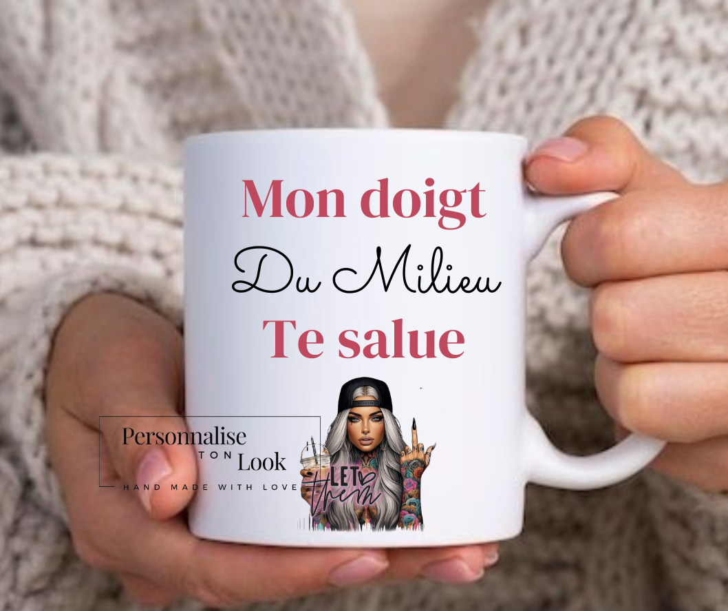 Mug &quot; mon doigt du milieu te salue &quot; Tattoo girl