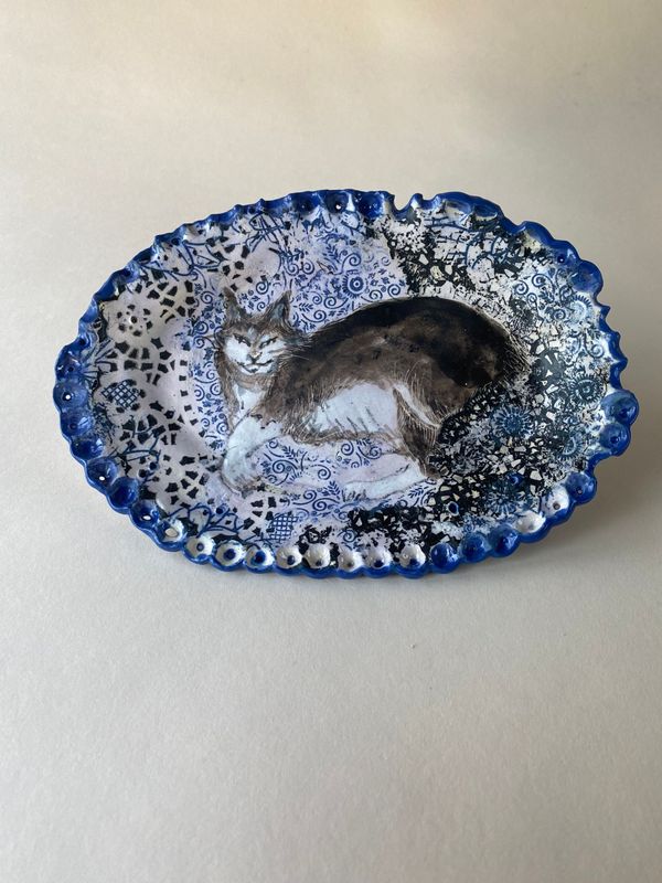 tuxedo cat  doily botanical wall plate
