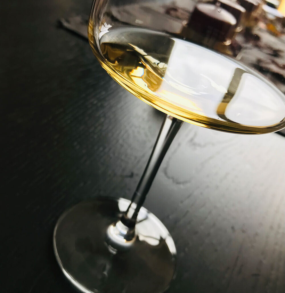 "WINE EMBASSY - reserve selected single vineyard wines - blind tasting" - let yourself be surprised