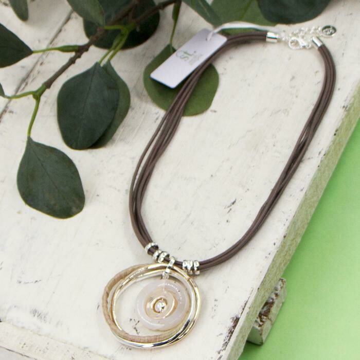 MIXED TONE LAYERED CIRCLE SHAPE PENDANT ON LEATHER COLLAR NECKLACE