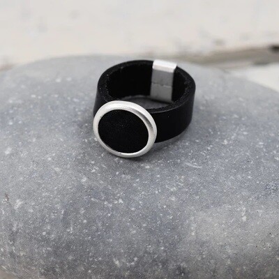 LEATHER INLAY CIRCLE COMPONENT CONTEMPORARY RING