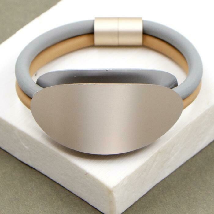 MULTISTRAND NEOPRENE BRACELET WITH ALUMINIUM CONTEMPORARY COMPONENTS