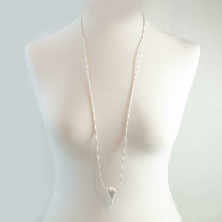LONG SNAKE CHAIN NECKLACE WITH GEOMETRIC SHAPED PENDANT