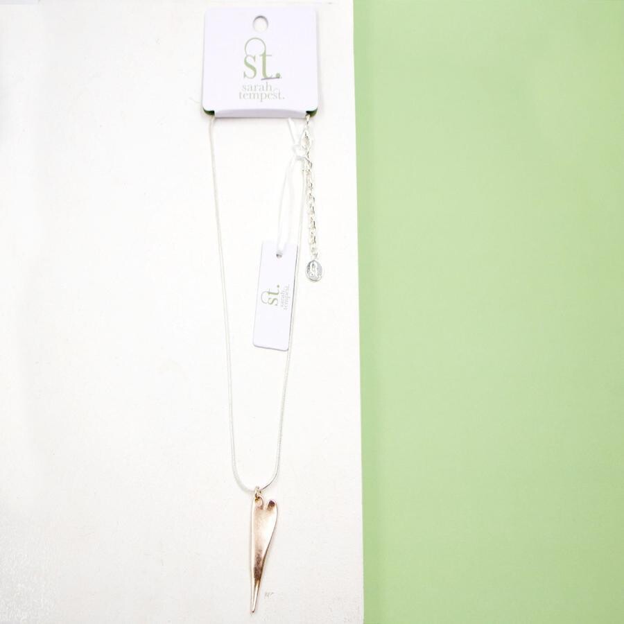 ELONGATED HEART ON SHORT SNAKE CHAIN