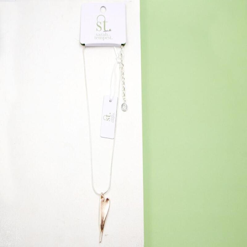 ELONGATED HEART ON SHORT SNAKE CHAIN