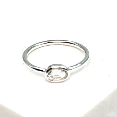 FACETTED OVAL WHITE TOPAZ CABOCHON 925 SILVER RING