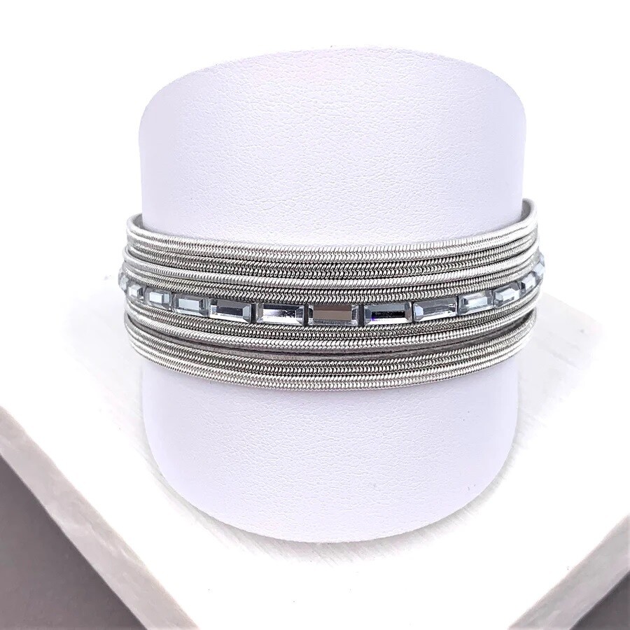 CHAIN INLAY BRACELET WITH BAGUETTE CRYSTAL DETAIL