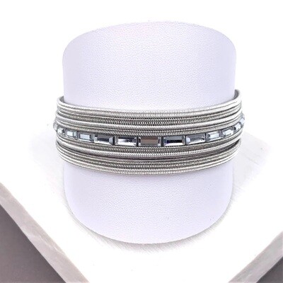 CHAIN INLAY BRACELET WITH BAGUETTE CRYSTAL DETAIL