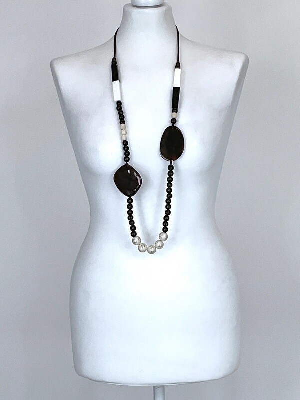 LAGENLOOK FLAT BLACK BEAD LONG NECKLACE.
