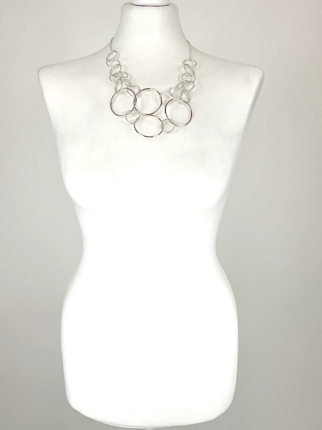 LAGENLOOK MULTI HOOP SHORT NECKLACE