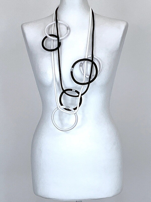 LAGENLOOK BLACK &amp; WHITE CORD CIRCLE LONG NECKLACE