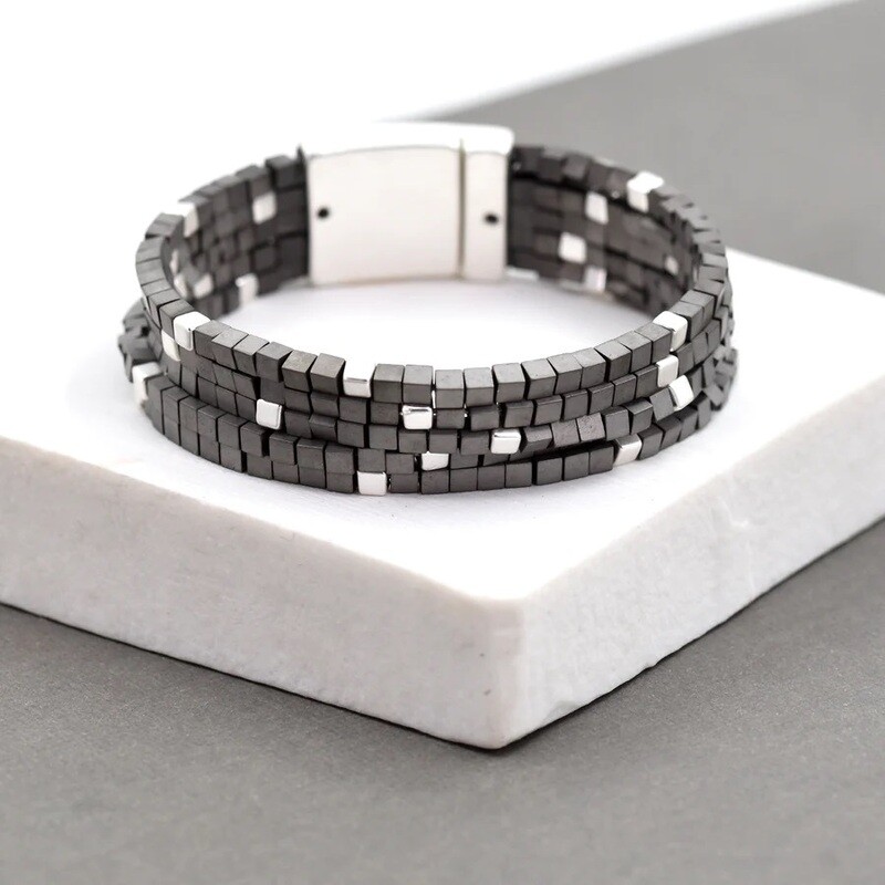TRIPLE STRAND CUBE BEADED BRACELET WITH MAGNETIC CLASP
