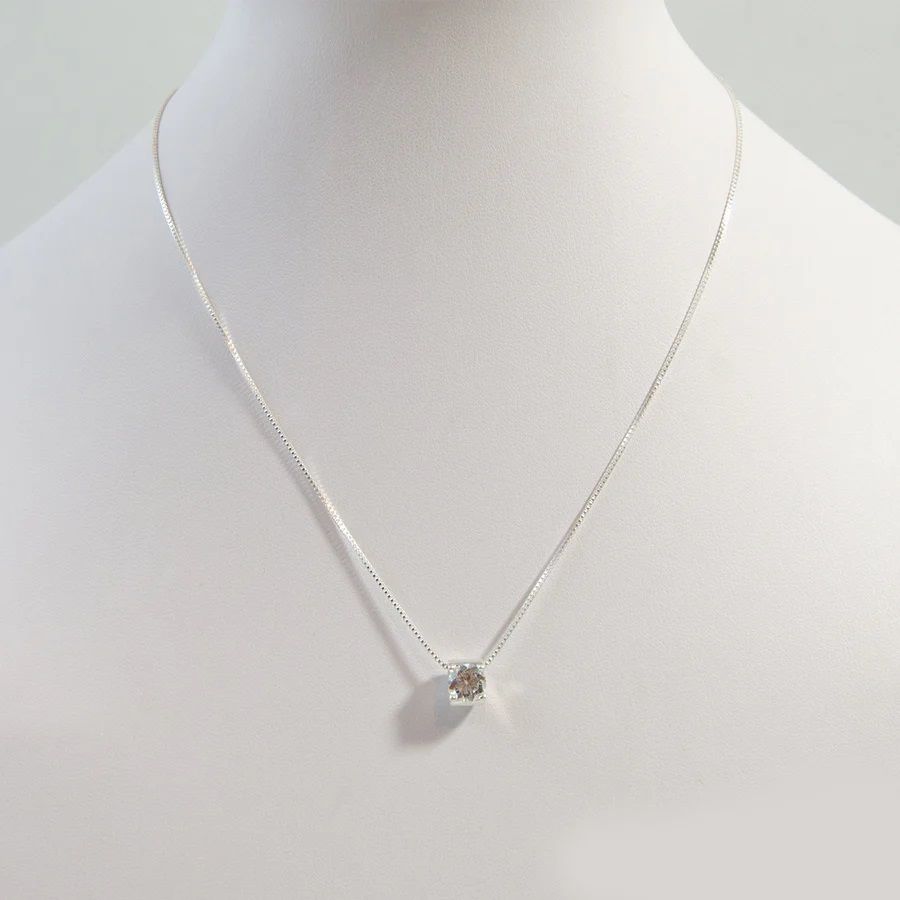 SIMPLE SQUARE CRYSTAL ON SILVER CHAIN