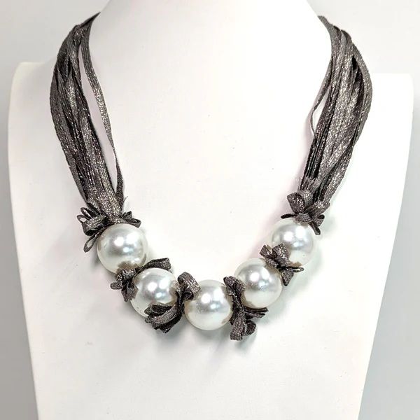 Shiny Fabric Strand Necklace With 5 Pearls