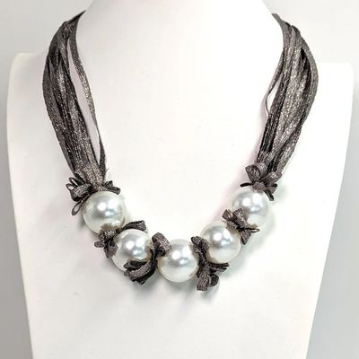 Shiny Fabric Strand Necklace With 5 Pearls