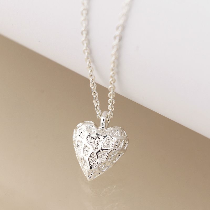 Pom Silver plated vintage texture heart necklace