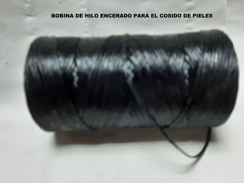 BOBINA DE HILO ENCERADO PARA EL COSIDO DE PIELES