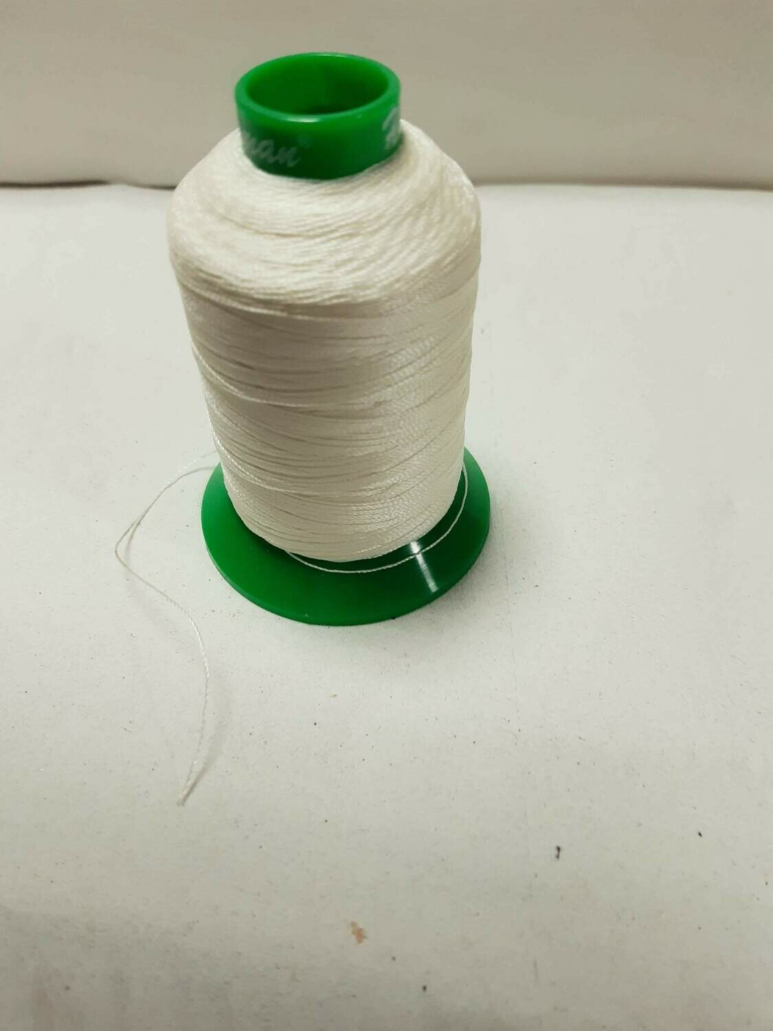 BOBINA DE HILO PARA COSER AVES Y PIELES FINAS