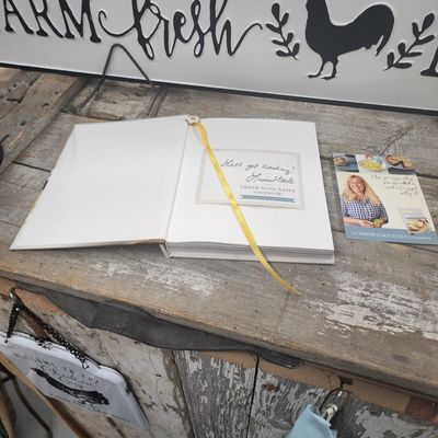 Fresh Eggs Daily Cookbook by Lisa Steele