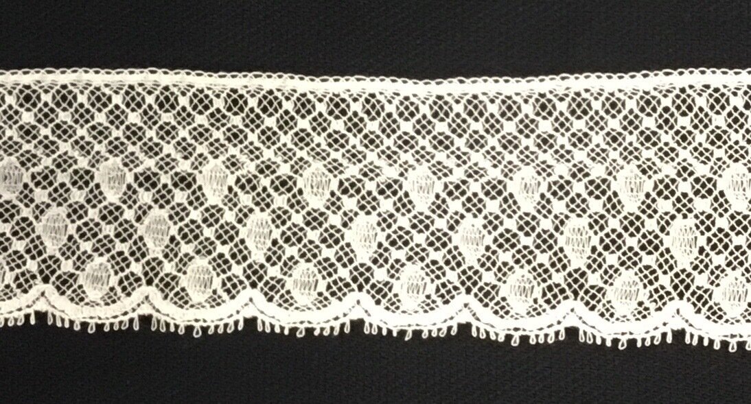 250B Ecru lace edging