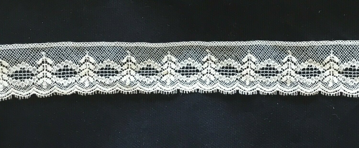 215D Ecru Lace edging