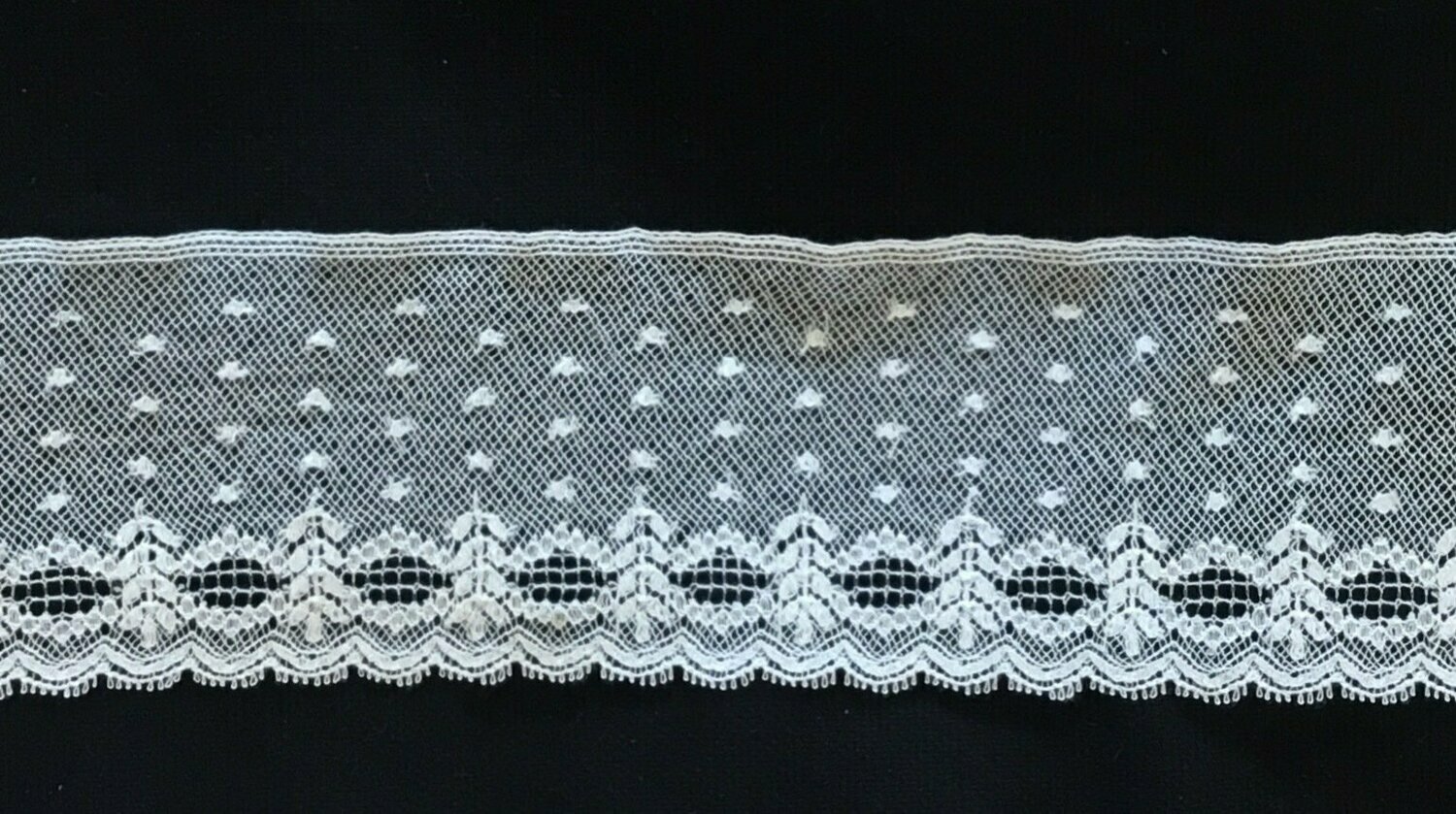215F Ecru Lace edging