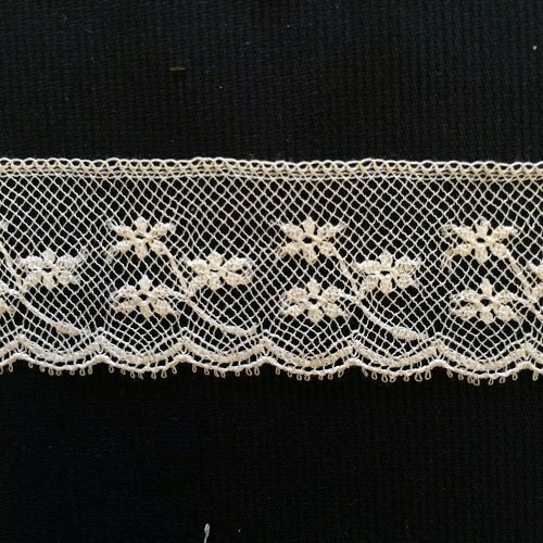 217C Ecru Lace Edging (Priced Per Yard)