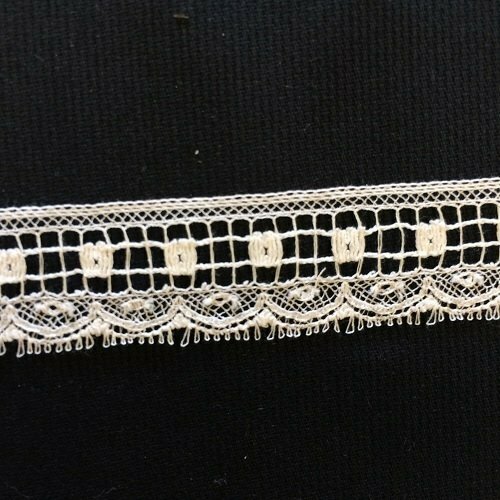 218C Ecru Lace Edging (Priced Per Yard)