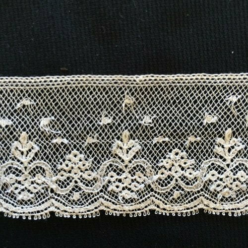 221C Ecru Lace Edging (Priced Per Yard)