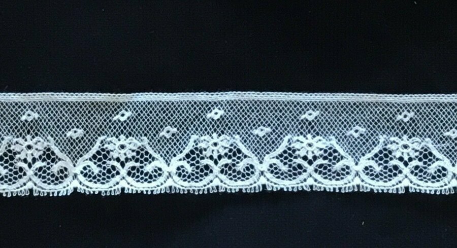 223B Ecru Lace edging